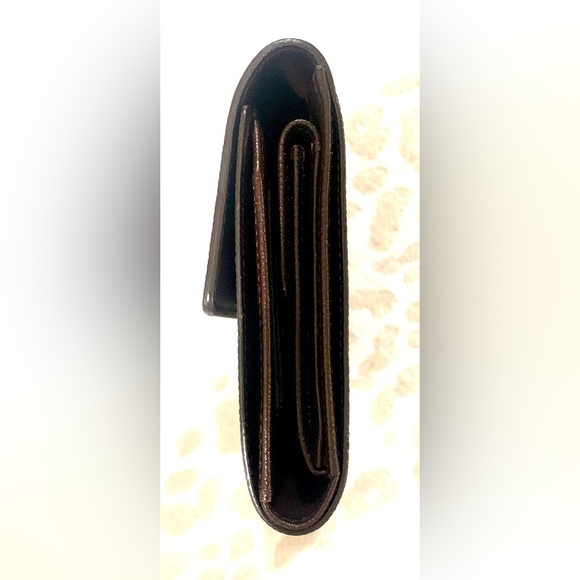 LOUIS VUITTON
Damier Ebene Alexandra Wallet - Picture 7 of 17